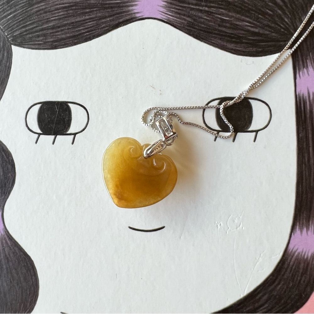 💚Mini Yellow Jade Heart Pendant (authentic) Rare - Picture 4 of 9